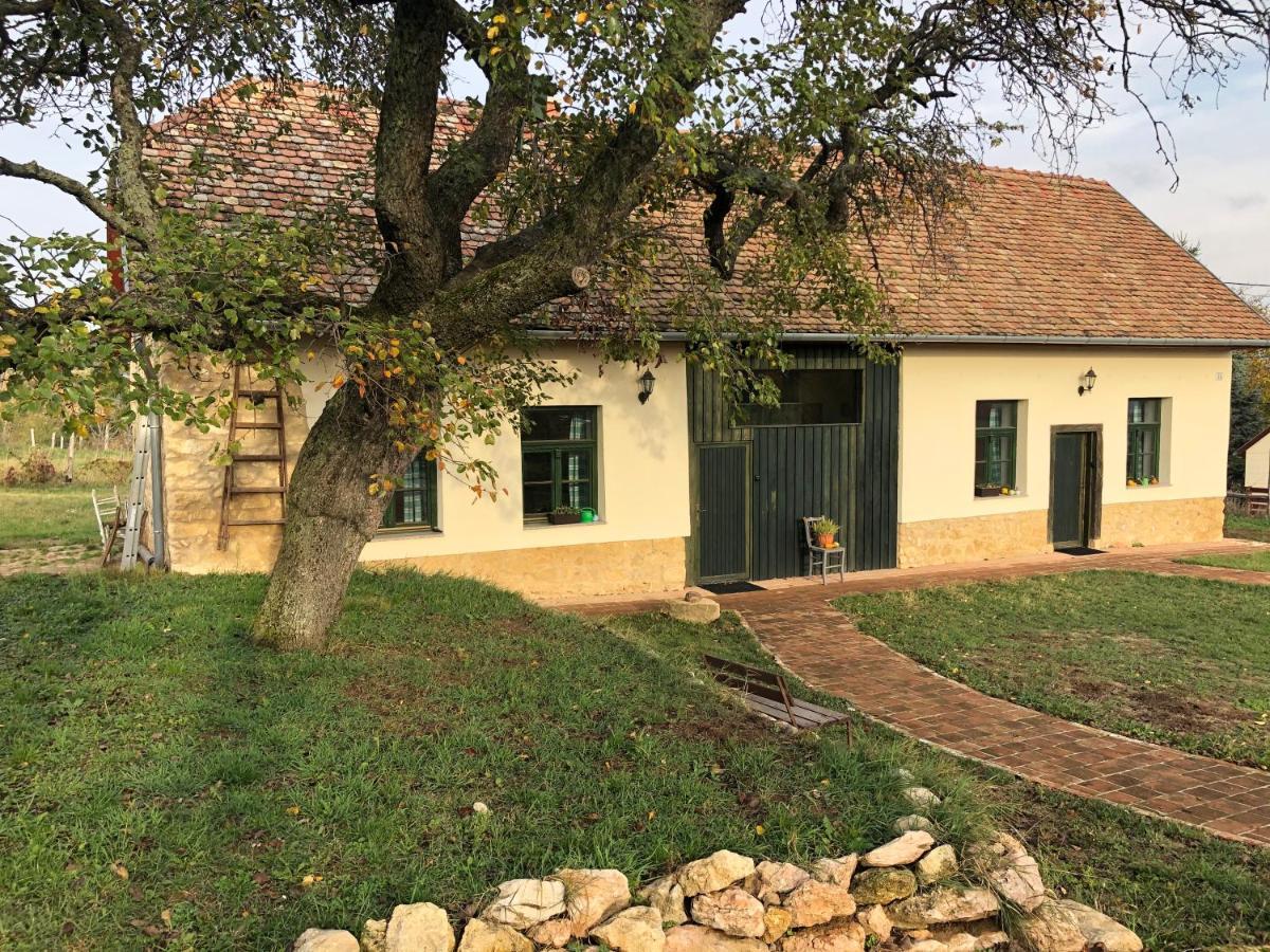 Edenkert Vendeghazak Hotel Pecsvarad Bagian luar foto