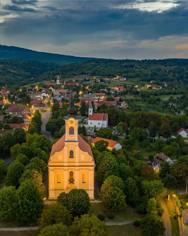 Edenkert Vendeghazak Hotel Pecsvarad Bagian luar foto